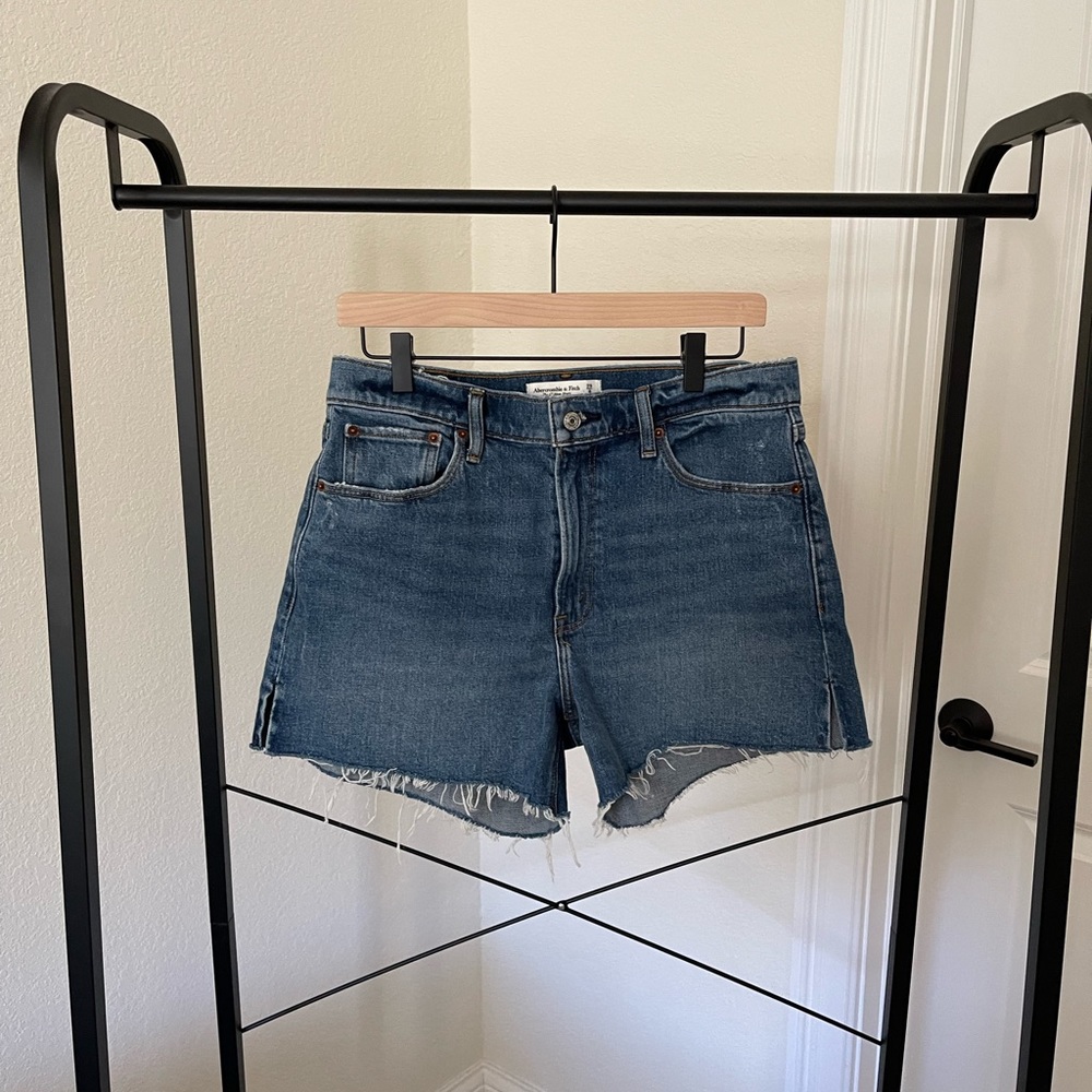 Abercrombie & Fitch 4 Inch Mom Jean Shorts High Rise
